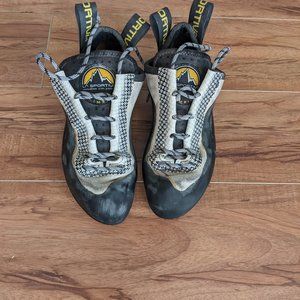 ✅ SOLD ✅ MIURA CLIMBING SHOE - GREAT CONDITION